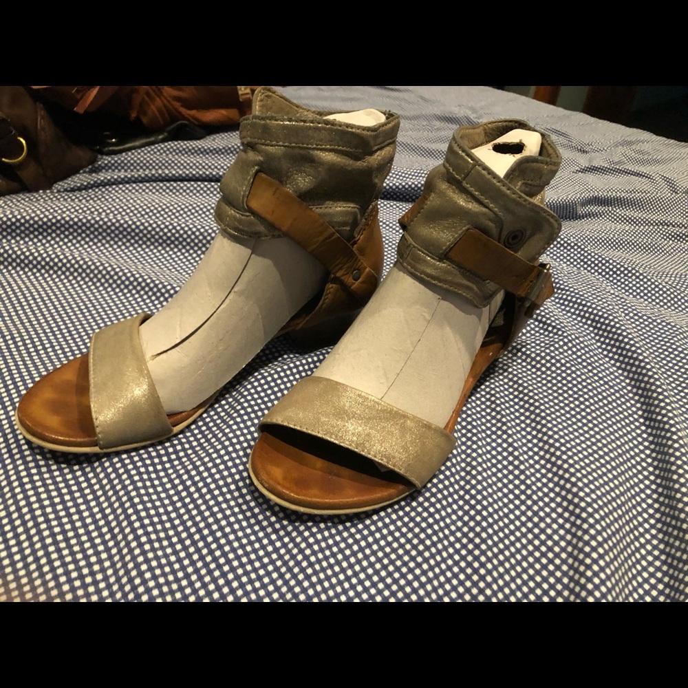 Mix Mooz ‘Cali’ Sandals - worn once